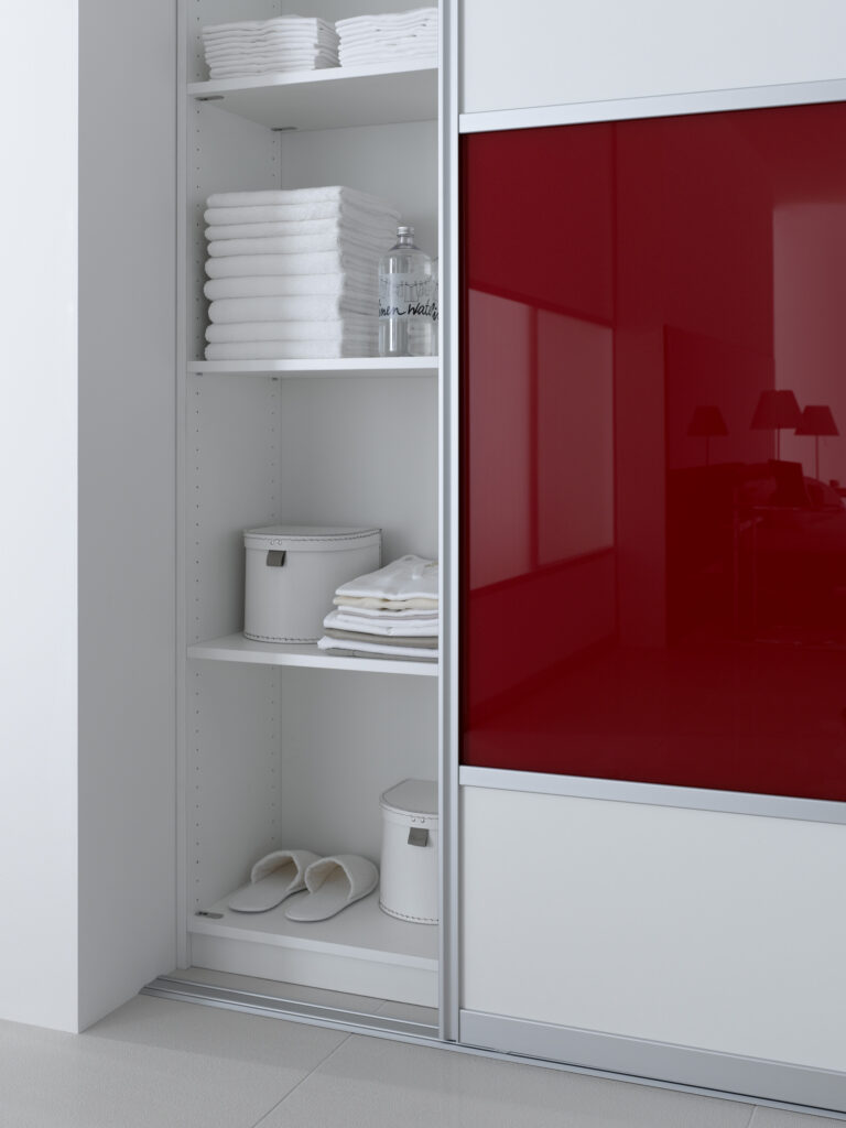 Saint-Gobain Glass Schrank mit Glasschiebetür